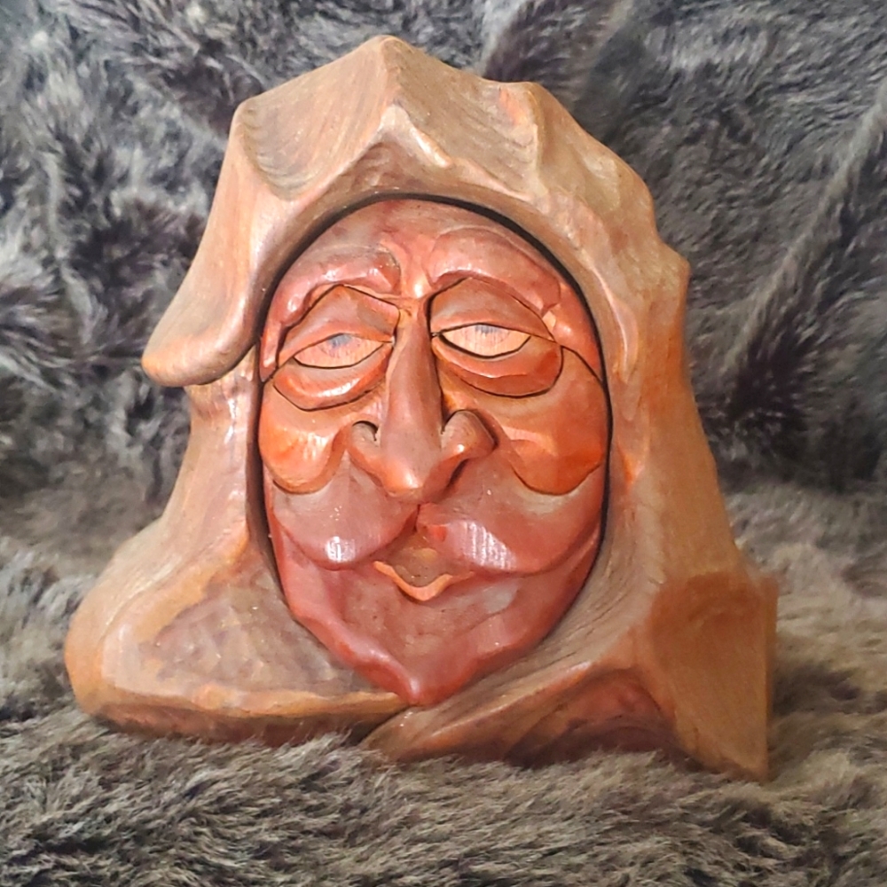 VINTAGE 1980'S FOLK ART HAND CARVED AND CRAFTED WOODEN FACE TRINKET BOX